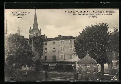 AK St-Pal-en-Chalencon, La Place de la Terrasse, Portail de l`ancien Chateau et Eglise paroissiale