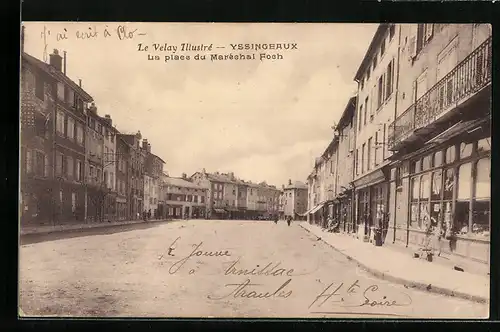 AK Yssingeaux, La Place du Marechal Foch