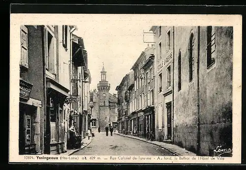AK Yssingeaux, Rue Colonel de Turenne, Au fond le Beffroi de l`Hotel de Ville