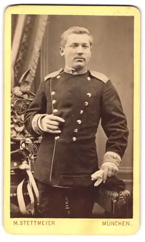 Fotografie M. Stettmeyer, München, Zweibrückenstrasse 2a, Ulanen-Uffz. in Uniform