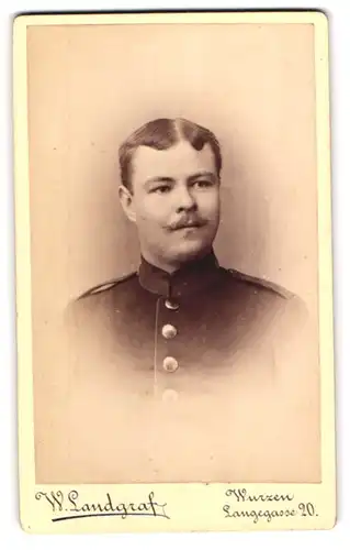 Fotografie W. Landgraf, Wurzen, Langegasse 20, Junger Soldat in Uniform