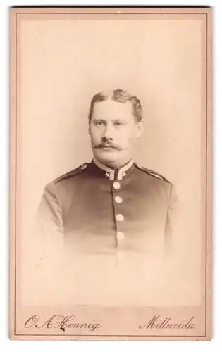 Fotografie O. A. Hennig, Mittweida, Zimmerstrasse 264, Uffz. in Uniform