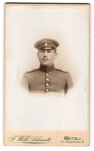Fotografie F. Wilh. Schmidt, Metz, St. Medardenstrasse 10, Soldat des Inf. Rgt. 8 in Uniform