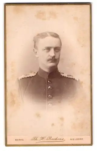 Fotografie Th. H. Backens, Meldorf, Einjährig-Freiwilliger Soldat in Uniform, IR 84