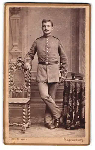 Fotografie M. Kraus, Regensburg, Ostengasse 163, Soldat mit Portepee und Bajonett in Uniform