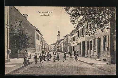 AK Germersheim, Marktstrasse mit Passanten