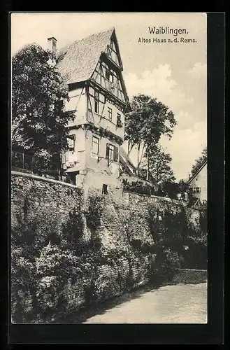 AK Waiblingen, Strassenpartie mit altem Haus a. d. Rems