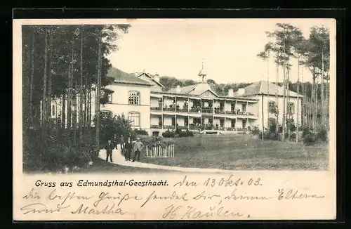 AK Edmundsthal-Geesthacht, Gebäude mit Anlagen und Spaziergängergruppe
