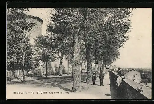 AK Brioude, les Fortifications