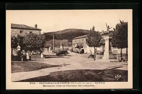 AK Chavaniac-Lafayette, La Place, Monument des Lafayettes