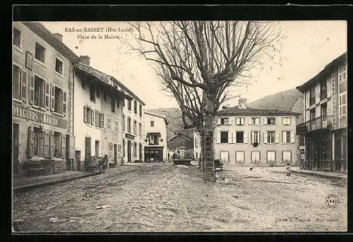 AK Bas-en-Basset, Place de la Mairie