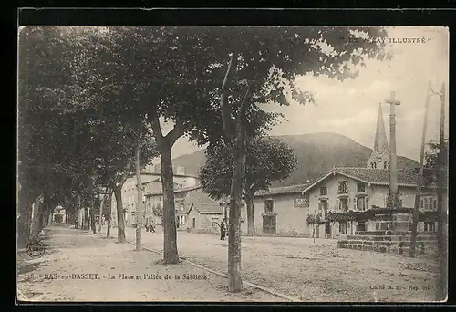AK Bas-en-Basset, La Place et l`allée de la Sablière