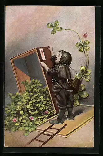 AK Schornsteinfeger kippt Box mit Kleeblättern um