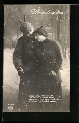 Foto-AK Amag Nr. 733 /2: Winterfreuden, Soldat mit Pickelhaube und seine Liebste