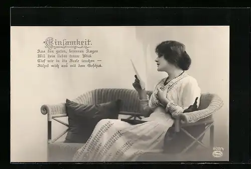 Foto-AK Amag Nr. 802 /4: Einsamkeit, Schöne mit Brief des Liebsten