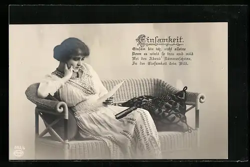 Foto-AK Amag Nr. 802 /6: Einsamkeit, Schönheit liest einen Brief ihres Liebsten