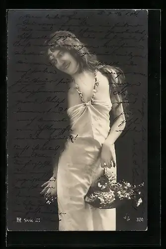 Foto-AK RPH Nr. 3130: Dame mit Blumenkorb