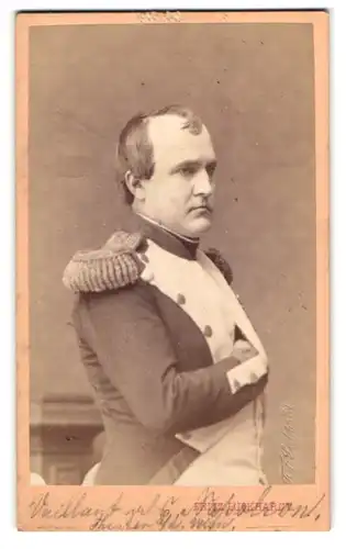 Fotografie Fritz Luckhardt, Leopoldstadt, Schauspieler Vaillant als Napoleon I. Bonaparte