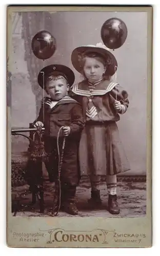 Fotografie Atelier Corona, Zwickau, Fotograf spiegelt sich in den Luftballons der Kinder