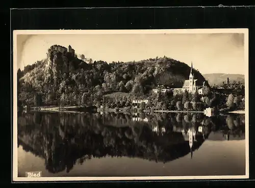 AK Bled, Spiegelglatte Seeoberfläche, Panorama, Kirche, Feste