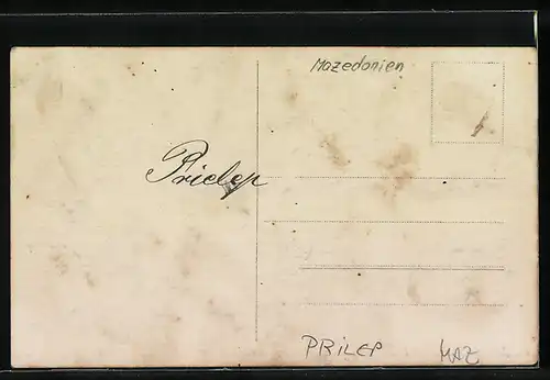 Foto-AK Prilep, Brücke über den Fluss, Soldaten in Uniform