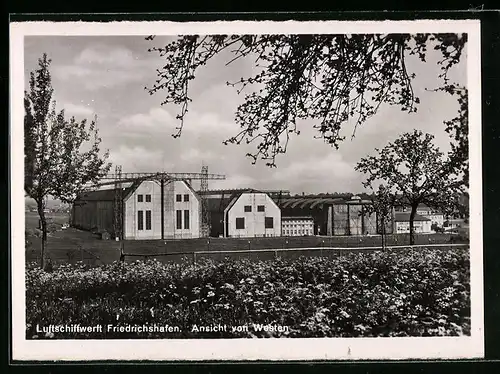 AK Friedrichshafen, Die Luftschiffwerft von Westen gesehen