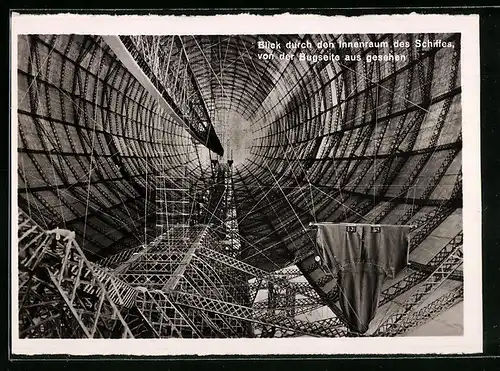 AK Luftschiff-Zeppelin, Blick durch den Innenraum von der Bugseite aus gesehen