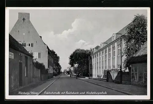 AK Nienburg a. W., Friedrichstrasse mit Reichsbank und Hindenburgschule
