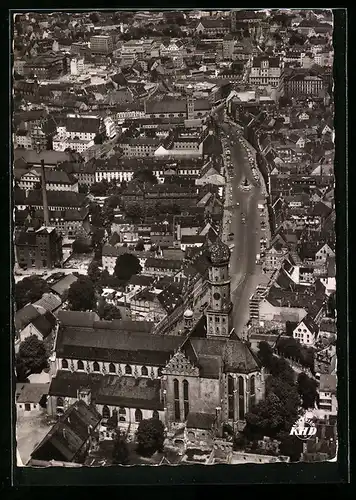 AK Augsburg, Fliegeraufnahme der Stadt mit Kirche im Vordergrund