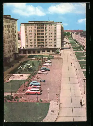AK Hoyerswerda-Neustadt, Autos parken in der Bert-Brecht-Strasse