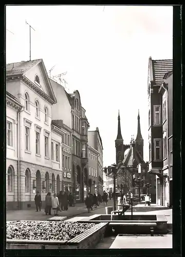 AK Köthen, neuer Fussgängerbereich in der Altstadt mit Stadtkirche und Holzmarkt