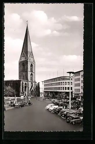 AK Kiel, Autos auf dem Platz an der Nikolaikirche