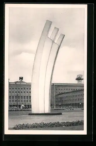 AK Berlin, Luftbrücken-Denkmal am Flughafen Tempelhof