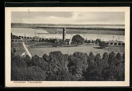 AK Ostseebad Travemünde, Totalansicht mit Leuchtturm