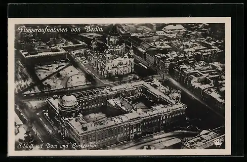 AK Berlin, Schloss mit Dom und Lustgarten vom Flugzeug aus