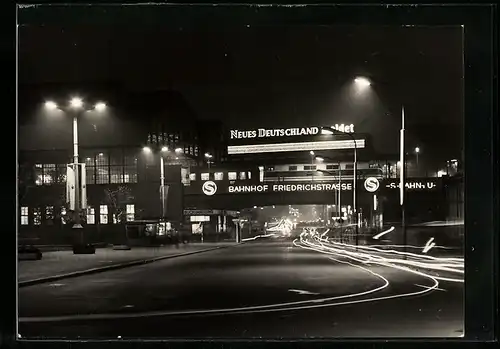 AK Berlin, am Bahnhof Friedrichstrasse bei Nacht