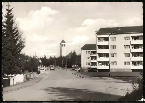 AK Geretsried in Obb., Blick zur kirche am Ende der Richard-Wagner-Strasse