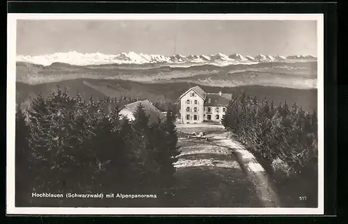 AK Hochblauen im Schwarzwald, am Hotel und Gasthaus Hochblauen mit Alpenpanorama