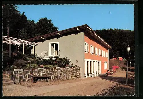 AK Lautertal-Reichenbach im Odenwald, vor dem Naturfreundehaus am Borstein
