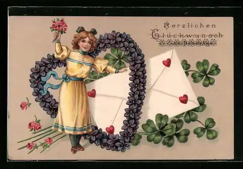 Präge-AK Mädchen vor einem Herz aus Veilchen und Brief mit Kleeblättern
