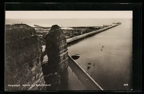 AK Helgoland, Mönch mit Schutzmauer