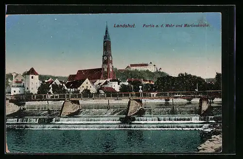 AK Landshut an der Isar, Partie an der Wehr mit Blick zur Martinskirche