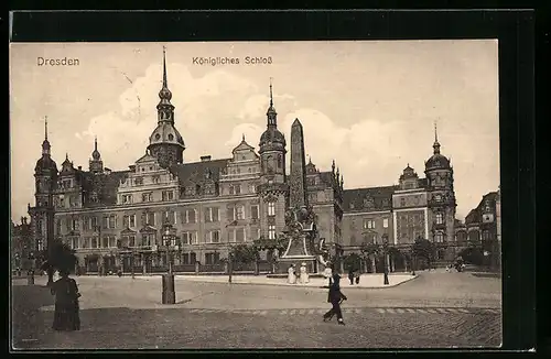 AK Dresden, vor dem Königlichen Schloss