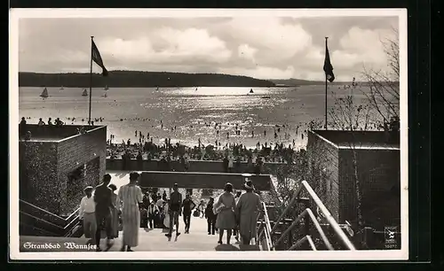 AK Berlin, Besucher auf dem Abgang zum Strandbad Wannsee