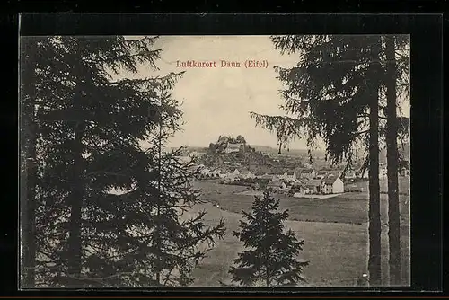 AK Daun in der Eifel, Generalansicht vom Wald aus