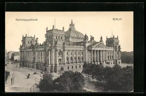 AK Berlin-Tiergarten, vor dem Reichstagsgebäude