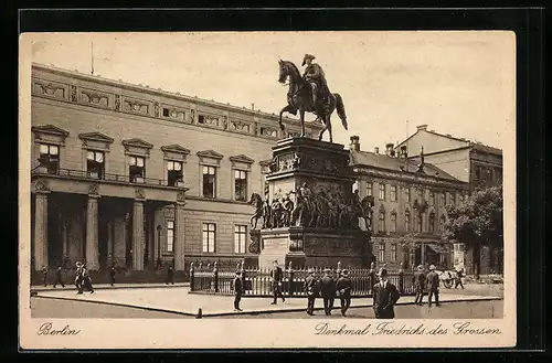 AK Berlin, Passanten am Denkmal Friedrichs des Grossen