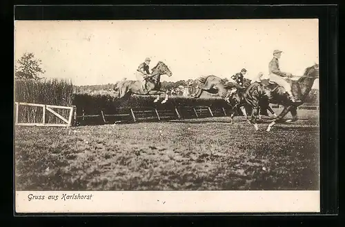 AK Berlin-Karlshorst, auf dem Platz beim Springreiten