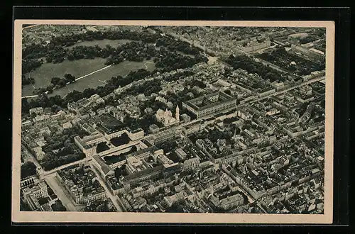 AK München, Teilbild der Stadt ab Siegestor und der Ludwigstrasse, Fliegeraufnahme