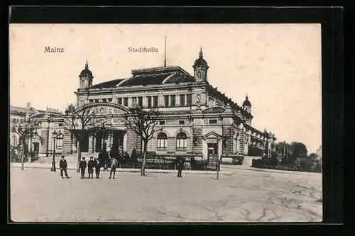 AK Mainz, Passanten vor der Stadthalle